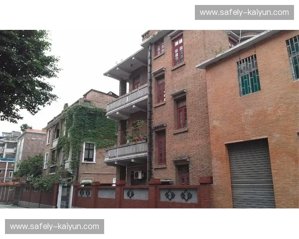 《食在广州，活在成都：一场关于“务实”与“安逸”的灵魂博弈》